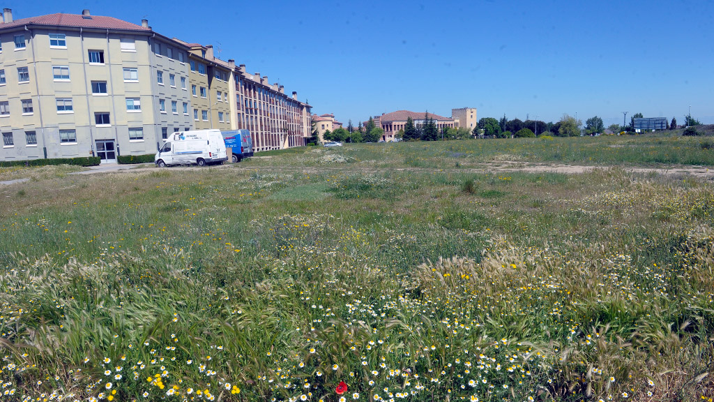 Parcela del barrio de Nueva Segovia donde se construirá el centro de salud Segovia IV. / KAMARERO