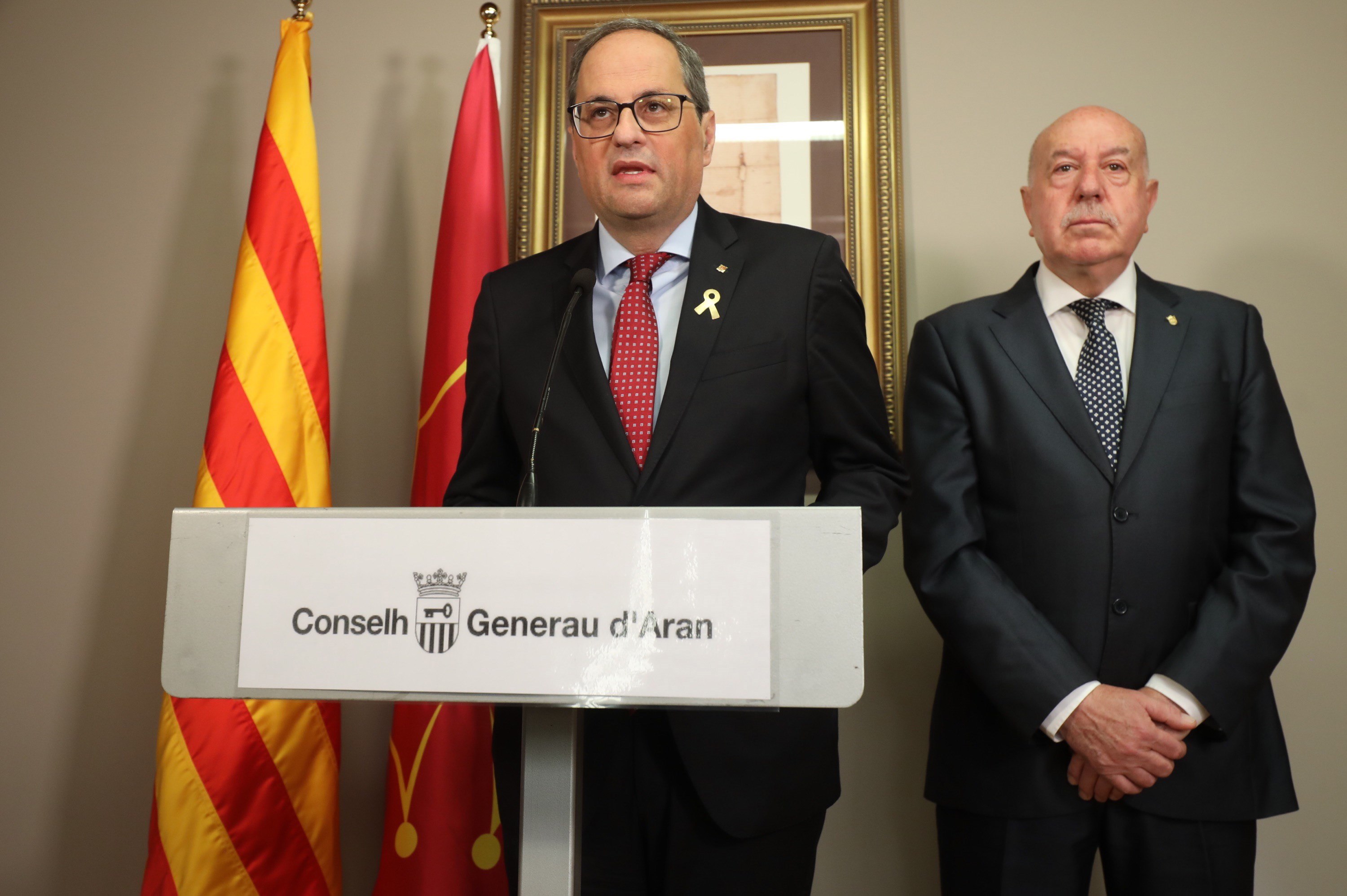 El presidente catalán, Quim Torra, junto al síndic de Aran, Carlos Barrera.