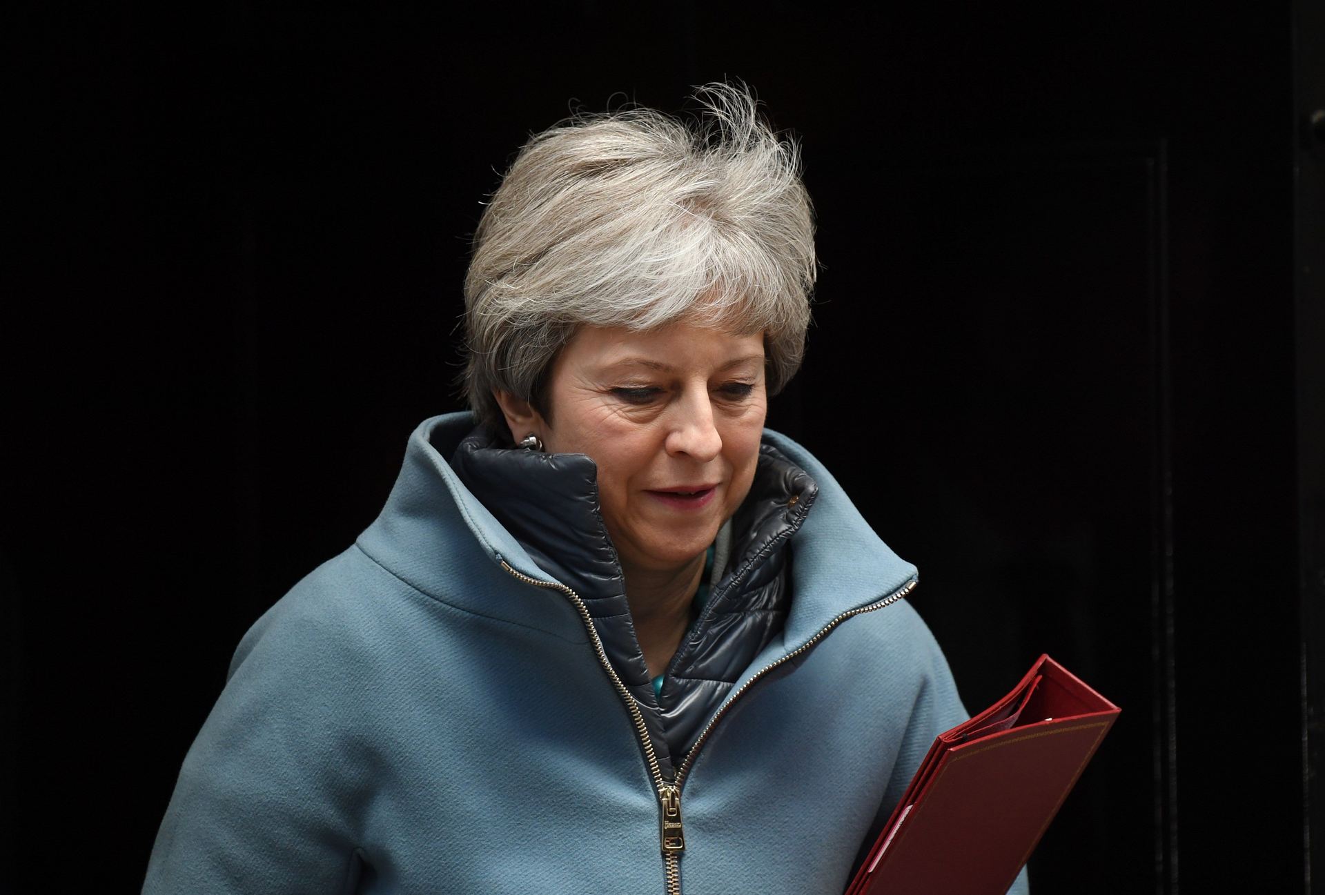 Theresa May seguirá discutiendo con los parlamentarios para lograr su respaldo a una nueva votación.