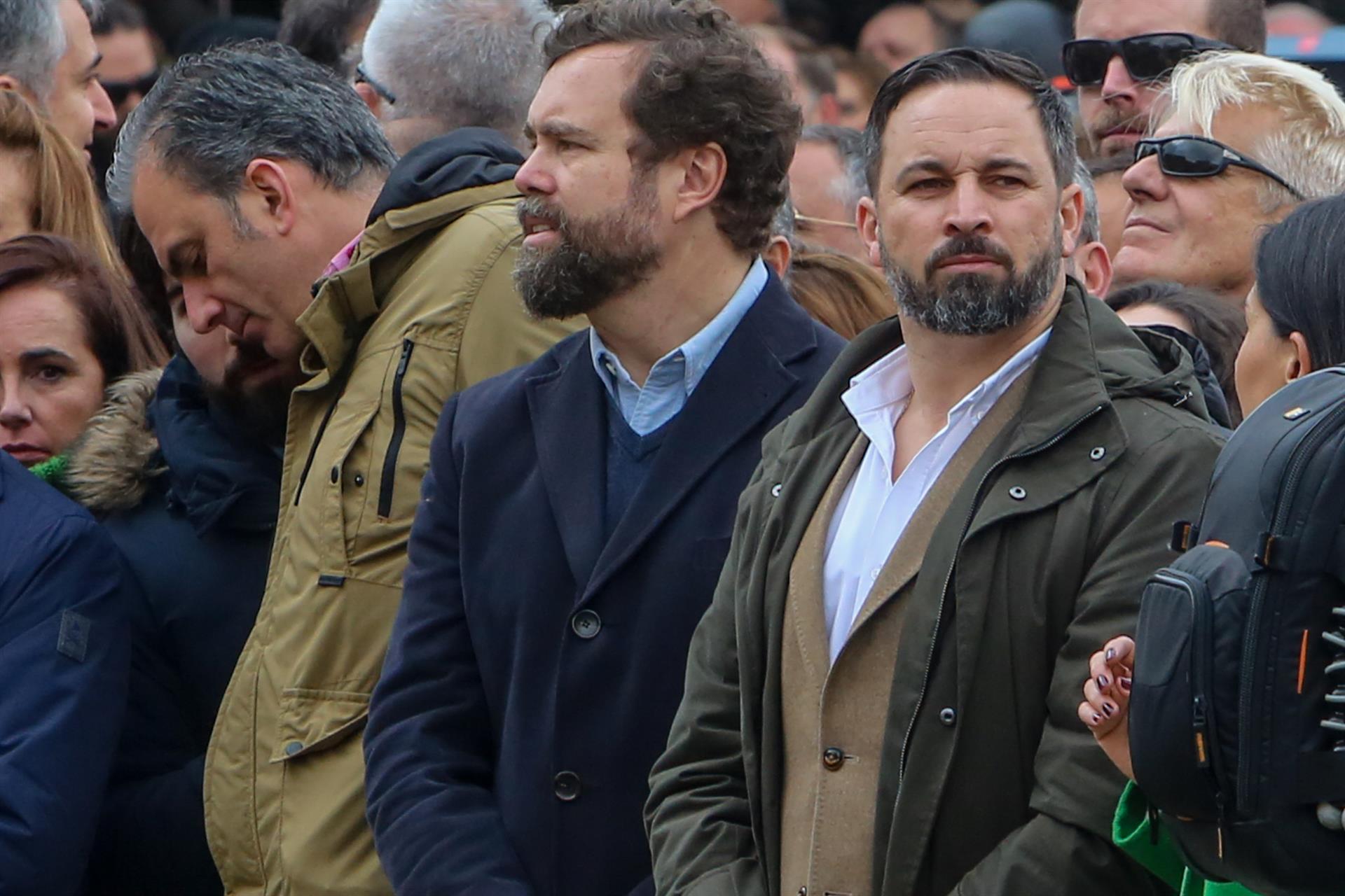El líder de Vox, Santiago Abascal, junto al vicesecretario de relaciones internacionales del partido, Iván Espinosa.