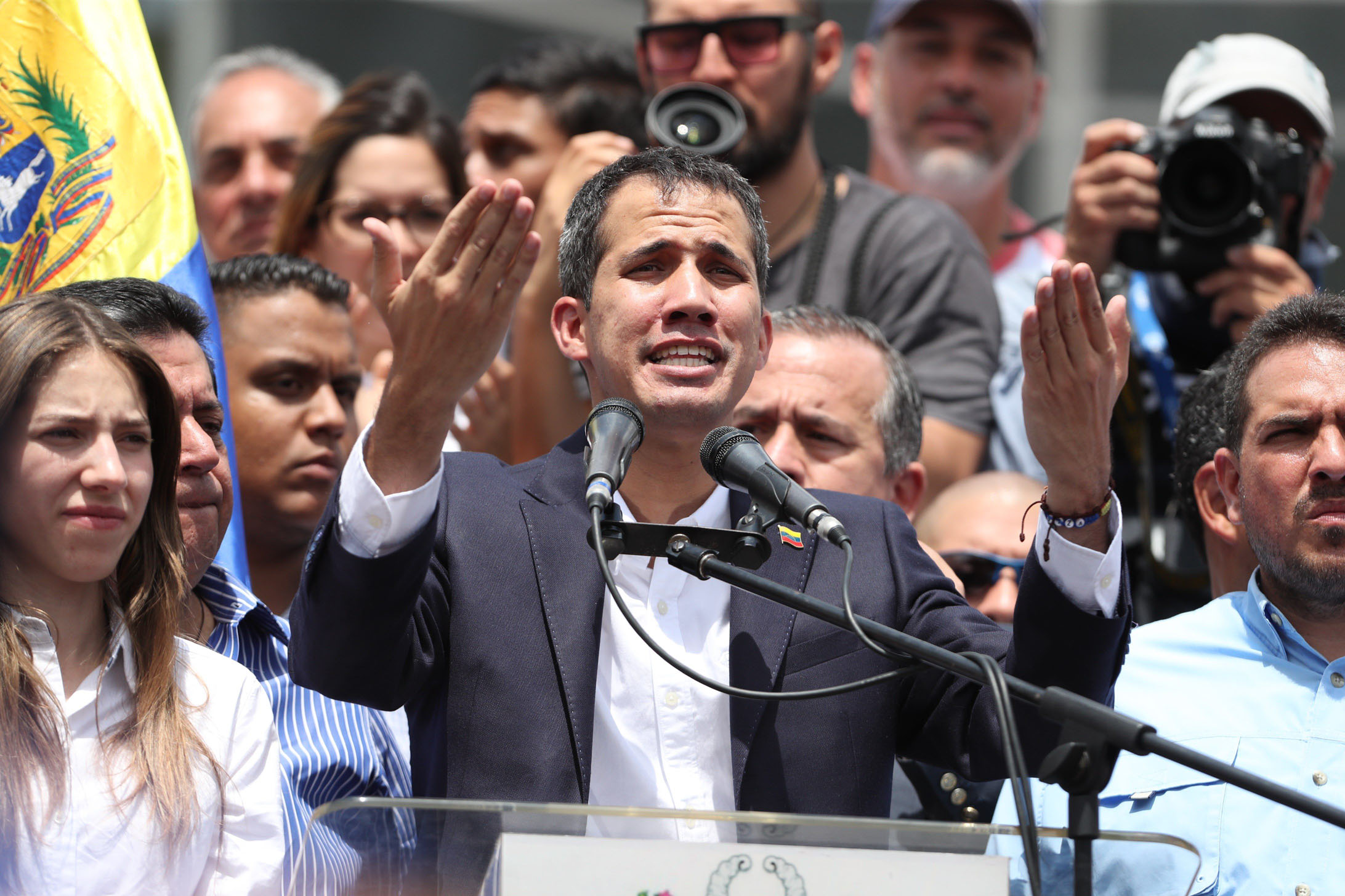 El presidente del Parlamento venezolano, Juan Guaidó, pronuncia un discurso ante sus seguidores.