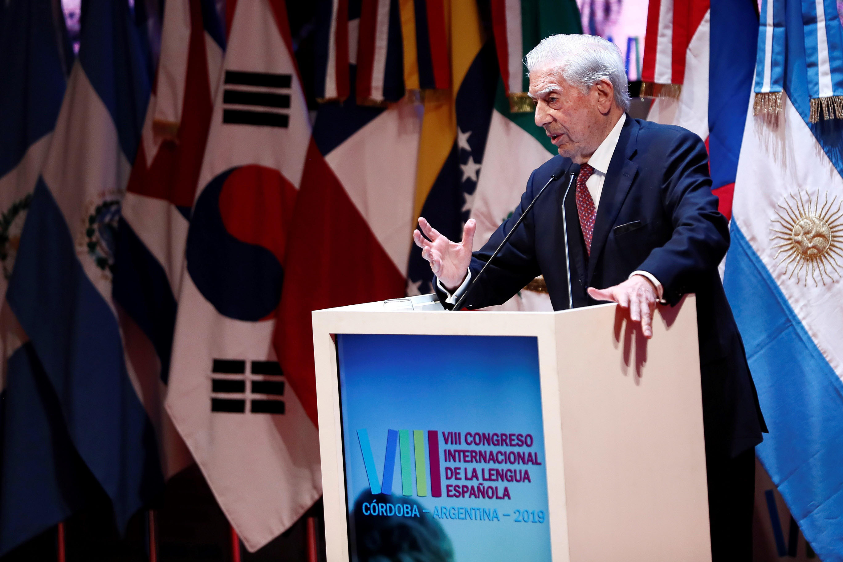 Mario Vargas Llosa, durante su discurso en la sesión inaugural del VIII Congreso Internacional de la Lengua Española.
