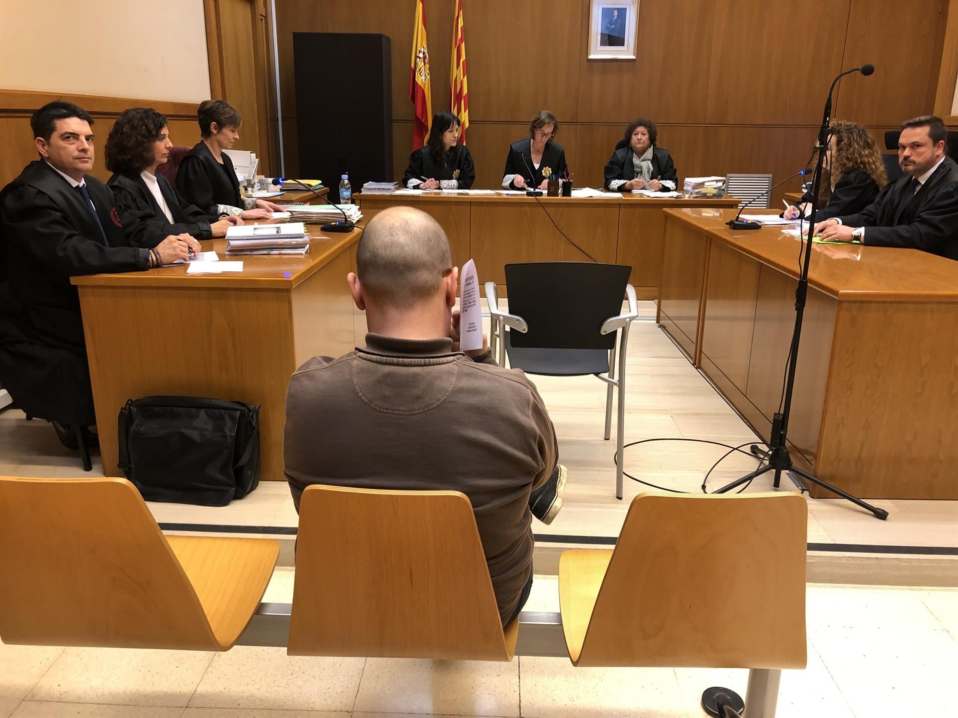 El exmonitor reconoció en el juicio que fotografió a cuatro menores.