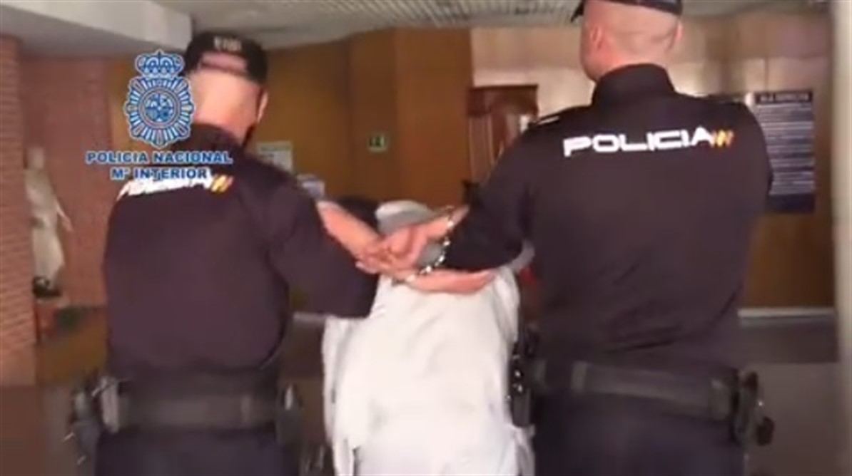 Imagen de la llegada de ‘El Chule’ al juzgado de Madrid tras haberse entregado la noche anterior ante la policía.