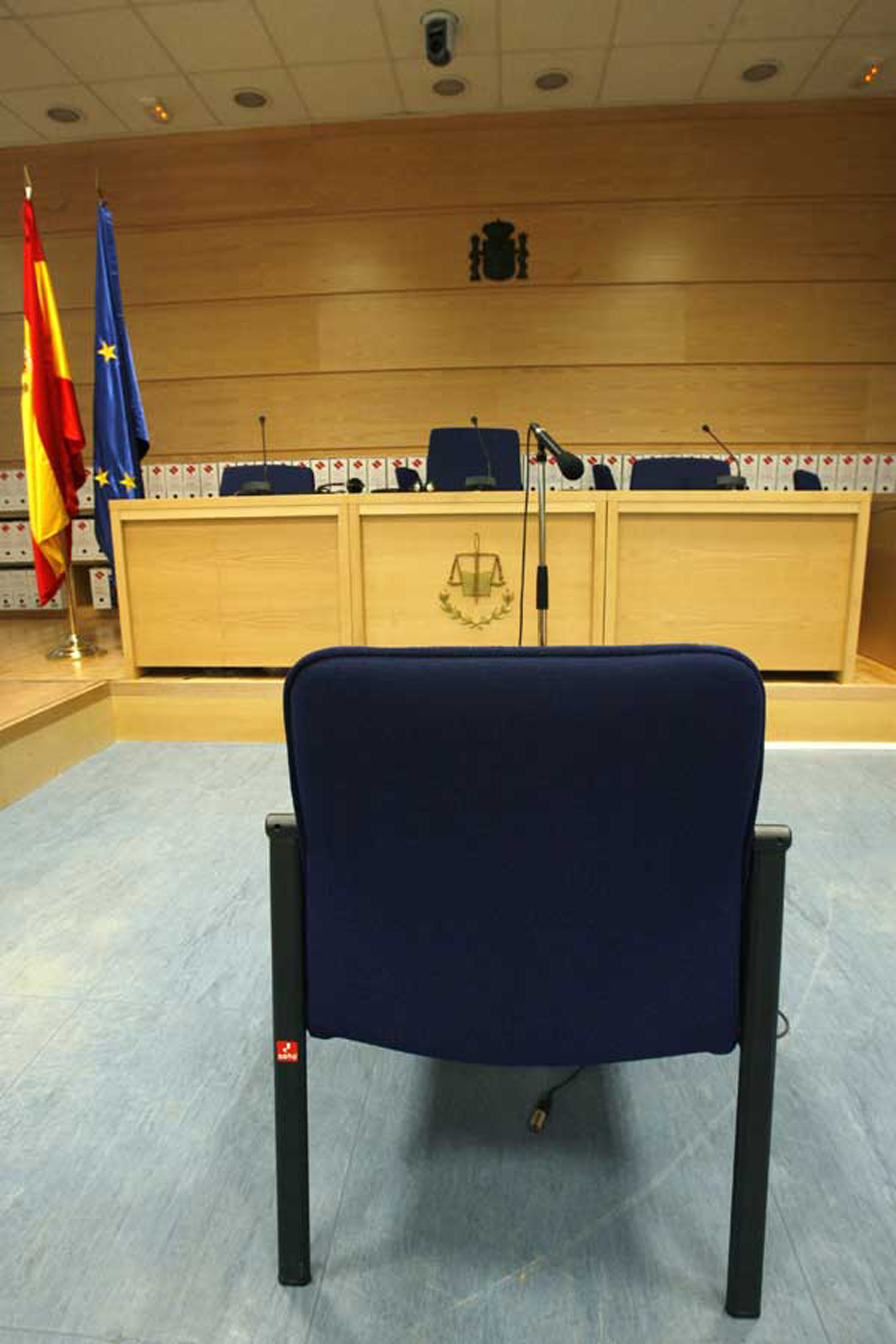 El varón no podrá acercarse a la mujer ni a los hijos durante tres y cinco años.