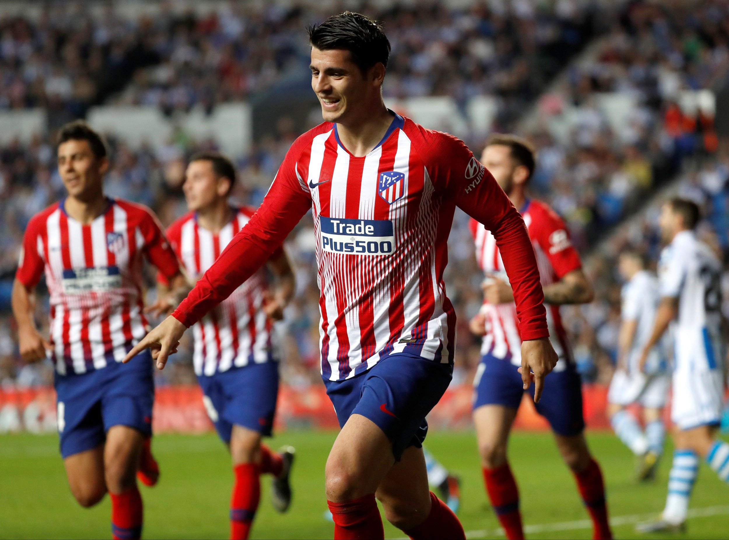 Morata mantiene el pulso a la Liga 1 Morata celebra su segundo gol para dar la victoria al Atlético de Madrid en su visita a Anoeta.