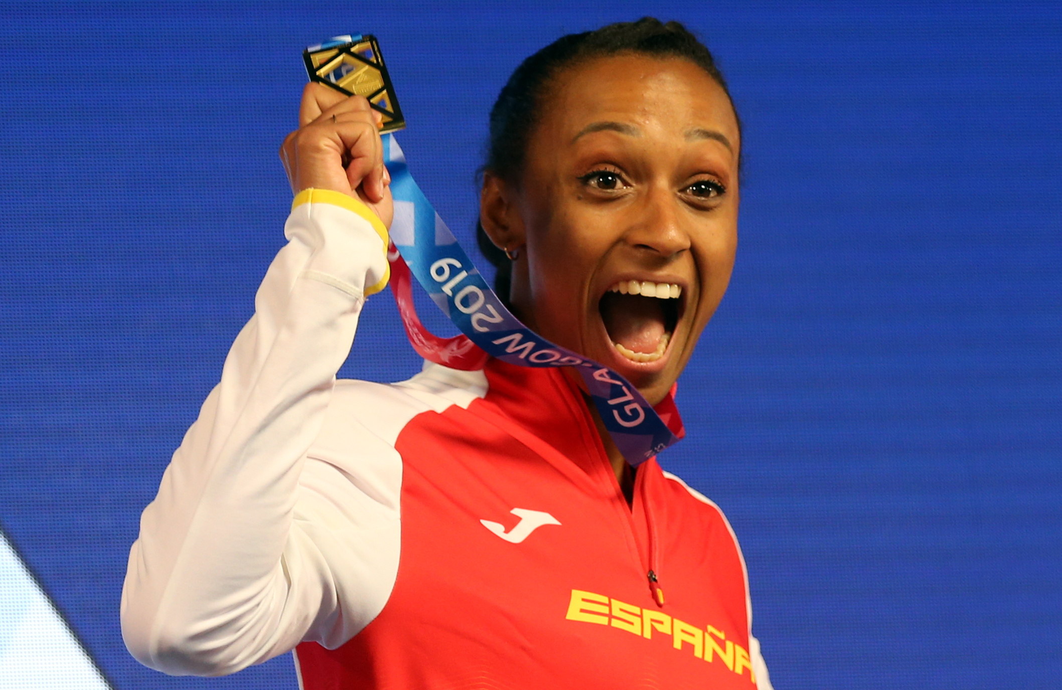 Ana Peleteiro, en el podio como campeona de Europa de triple salto.