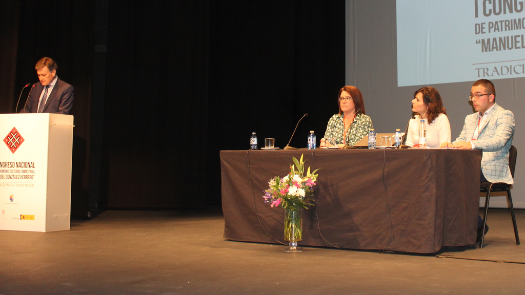 Francisco Vázquez inauguró el congreso con una intervención en la que glosó los valores del patrimonio inmaterial como garantes de la identidad  de un pueblo./ M.G.