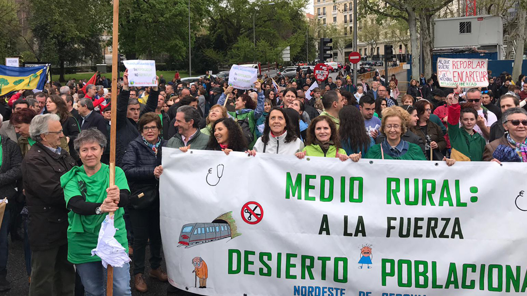 La presencia segoviana se notó en Madrid, sobre todo la de la comarca del nordeste, que acudieron con camisetas verdes. / EL ADELANTADO