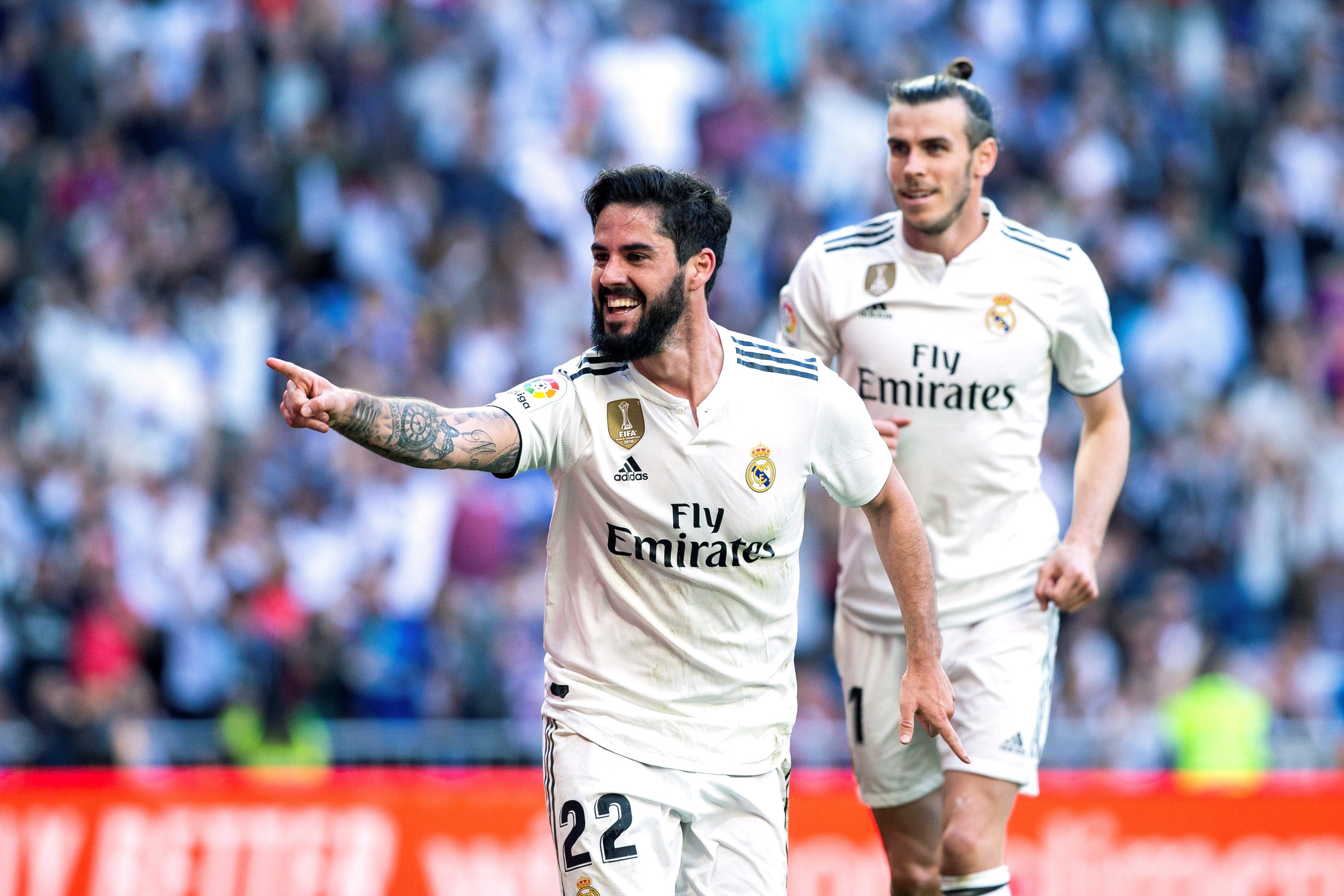 El centrocampista del Real Madrid, Francisco Alarcón ‘Isco’ celebra el gol consegido ante el Celta de Vigo junto al delantero Gareth Bale.