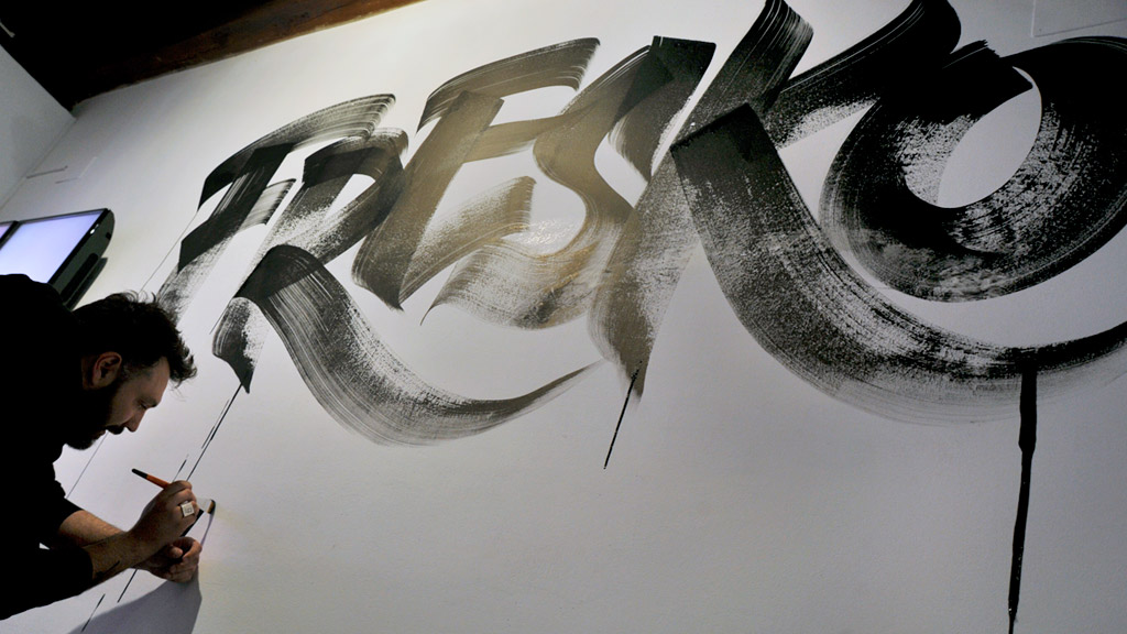 Uno de los artistas participantes en la nueva muestra que se puede ver en el Palacio de Quintanar./ kamarero