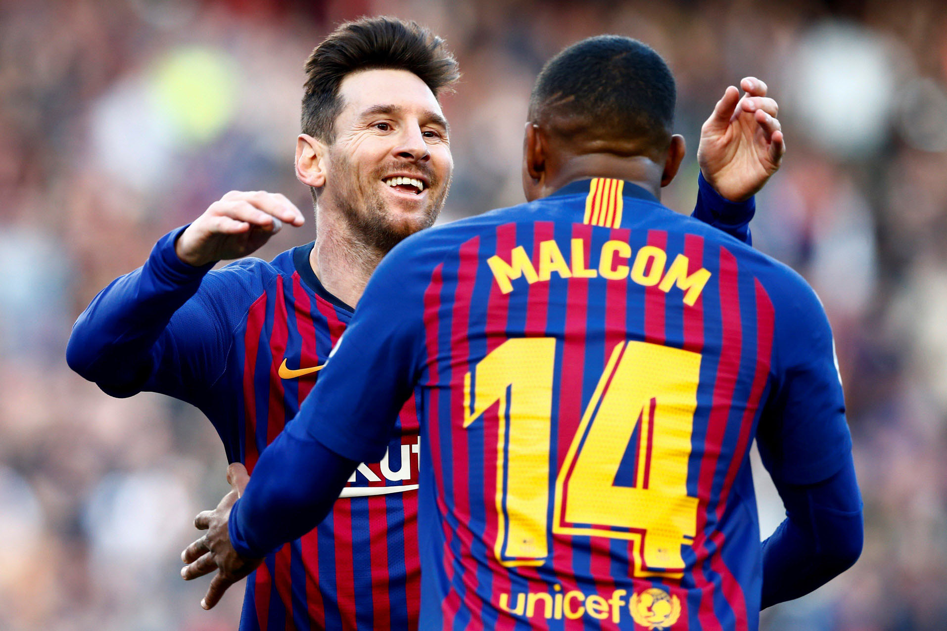 Messi licúa el derbi 1 Leo Messi celebra con Malcom el segundo gol del Barça para sentenciar la victoria en el derbi catalán ante el Espanyol.