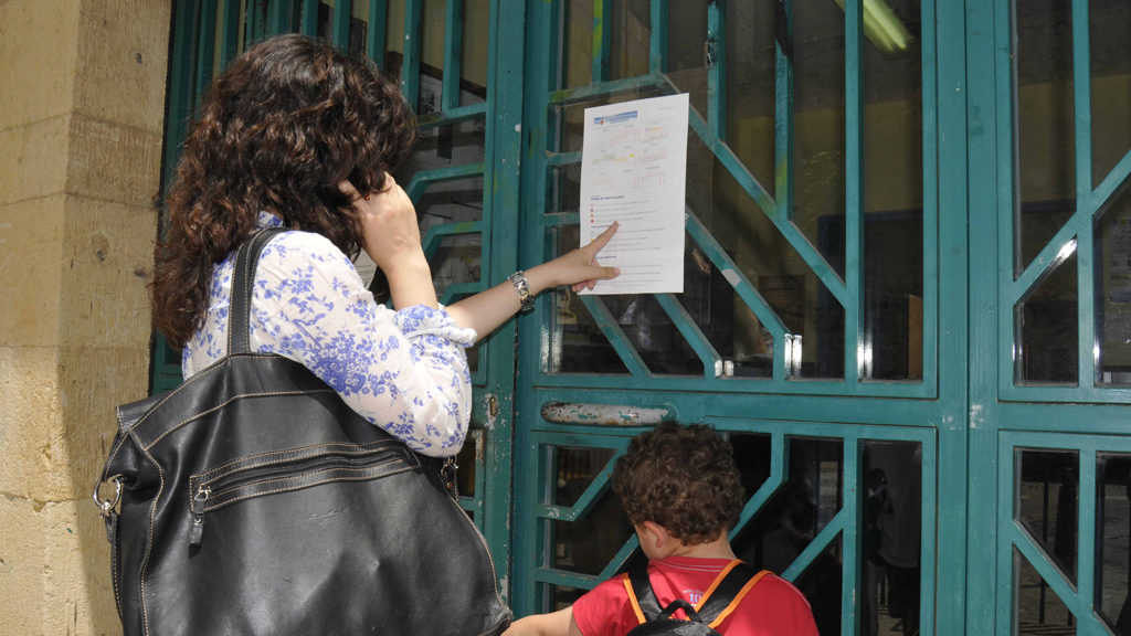 Las familias están muy atentas a las fechas y requisitos de la petición de plaza para matricular a los estudiantes. / J. M.