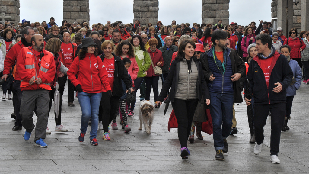 La lluvia no asustó a los cerca de 400 caminantes que el pasado año respondieron a la convocatoria de Cruz Roja. / KAMARERO
