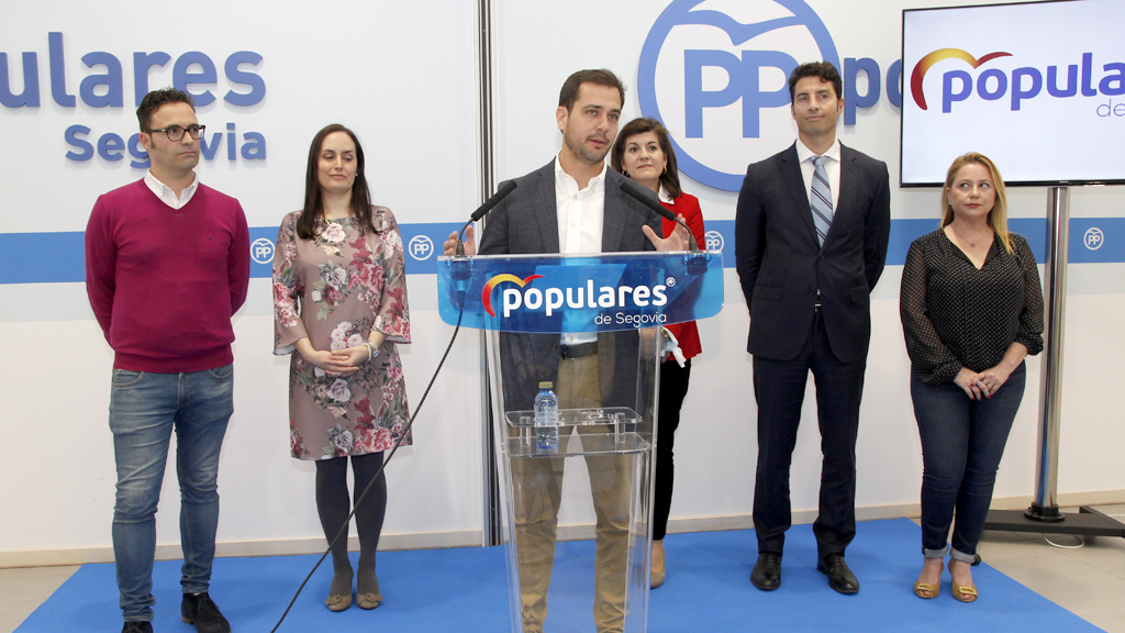 Pablo Pérez, presentado ayer a los cinco nuevos integrantes de su candidatura. / nerea llorente