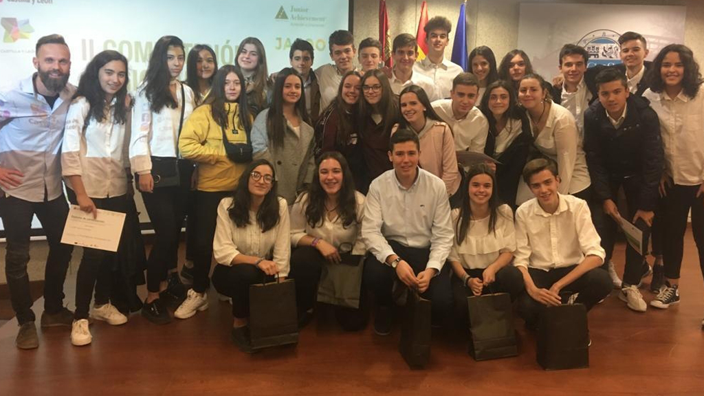 El Colegio Claret triunfa en el Concurso Regional de Miniempresas 1 El equipo del Colegio Claret de Segovia ha ganado el Premio del certamen organizado por Fundación Junior Achivement. / E. A.