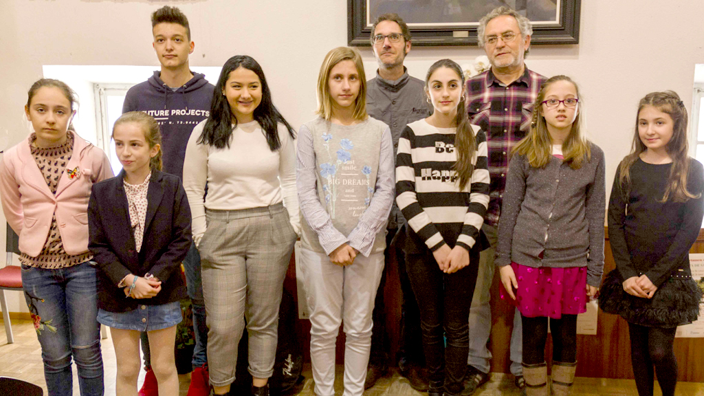 Los premiados en esta XVII edición del Certamen de Poesía Huerta de San Lorenzo, en el Auditorio Diego Fernández. / E. A.