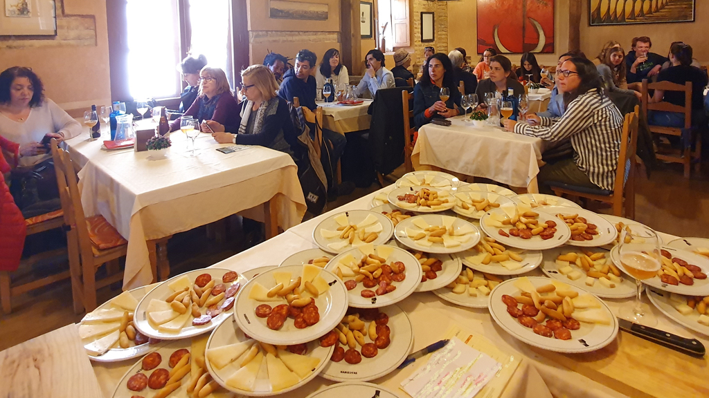 La XXVII Semana de Cocina ofrece una cata de cervezas artesanas de Mahou 1 La cata de cervezas llenó el jueves el Restaurante Narizotas de la capital. / el adelantado