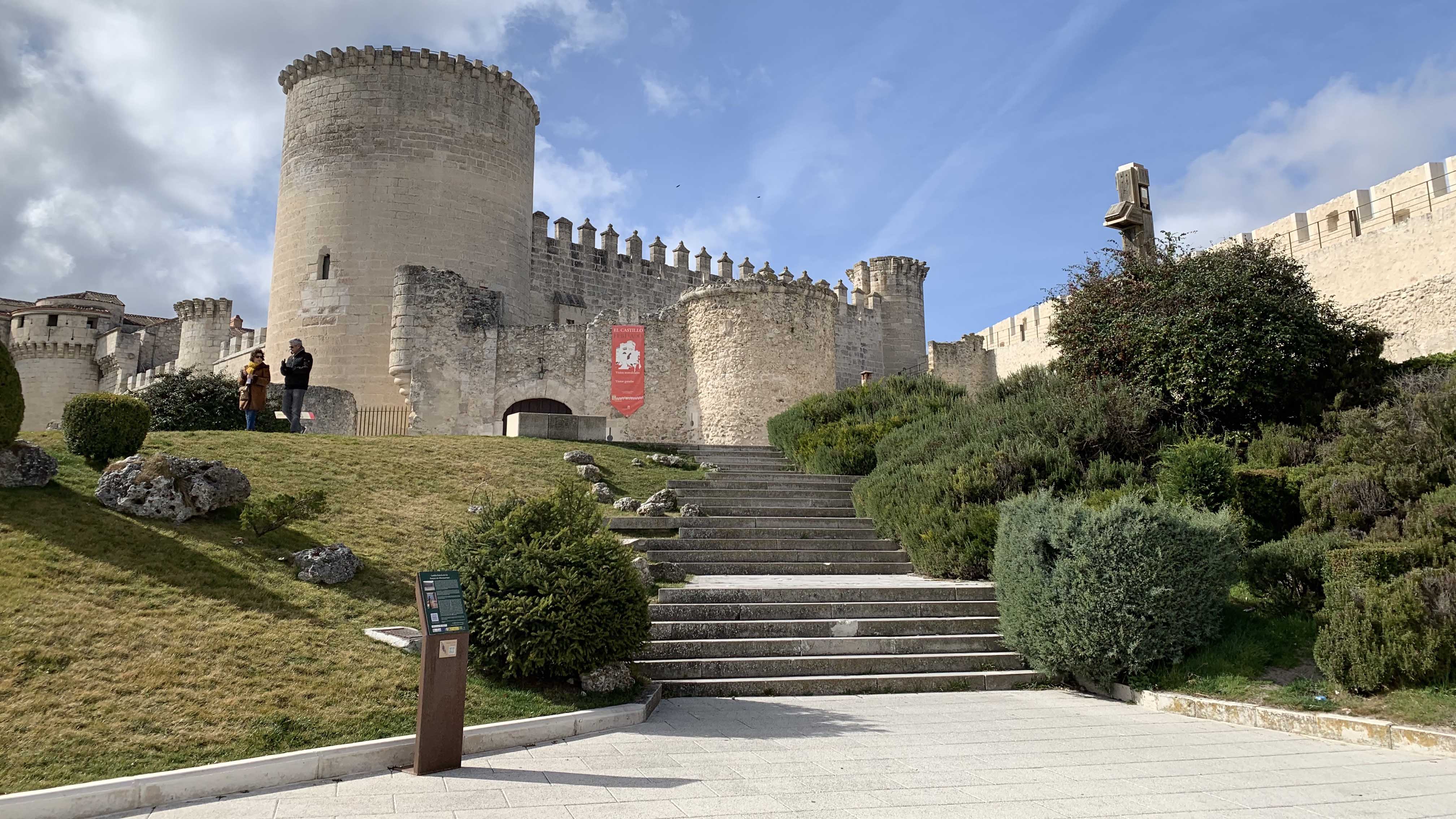 Las escaleras de acceso al Castillo contarán con una barandilla./c. núñez
