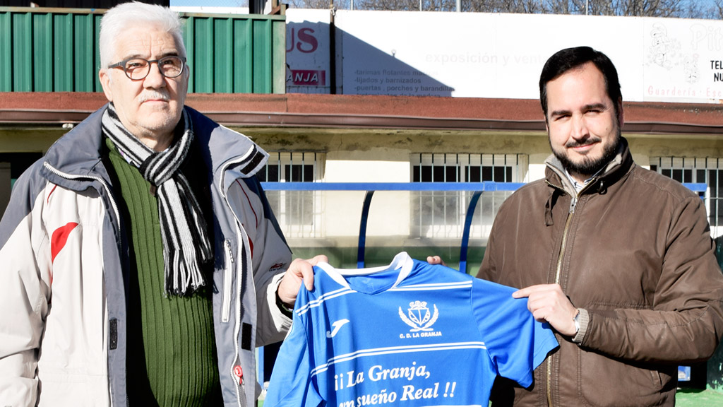 Pablo Alejandro y Diego Yepes, durante la presentación del técnico como entrenador del CD La Granja. / ROCÍO PARDOS