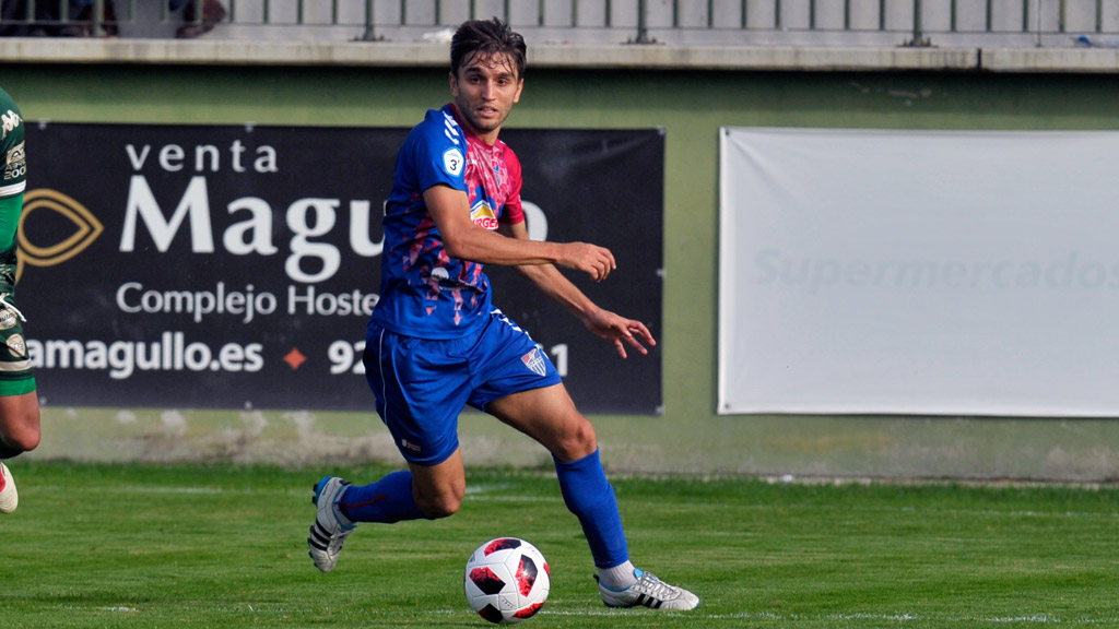 Álex Conde, durante un partido. / KAMARERO