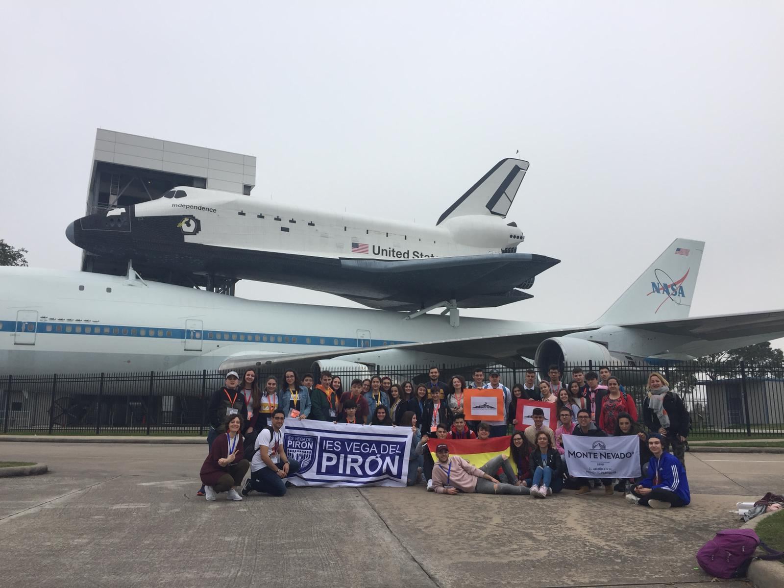 Treinta y nueve estudiantes de ambos municipios conocieron la agencia espacial el pasado sábado. / IES Peñalara