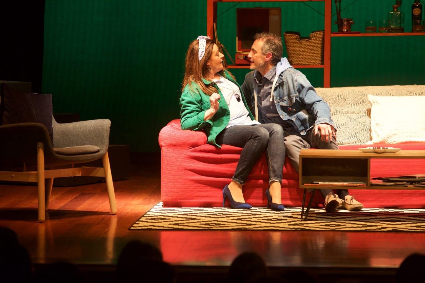 Irene sueña con ser pintora y Carlos no es feliz con su trabajo. / Contraste