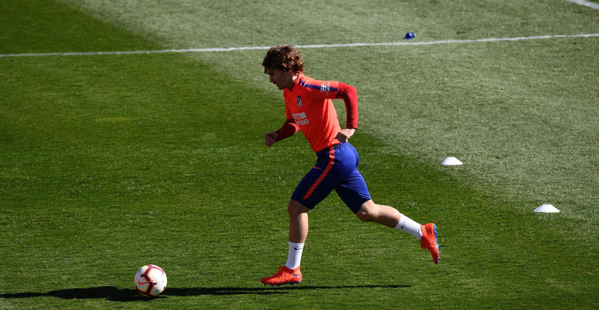 El delantero francés Antoine Griezmann durante el entrenamiento del Atleti.