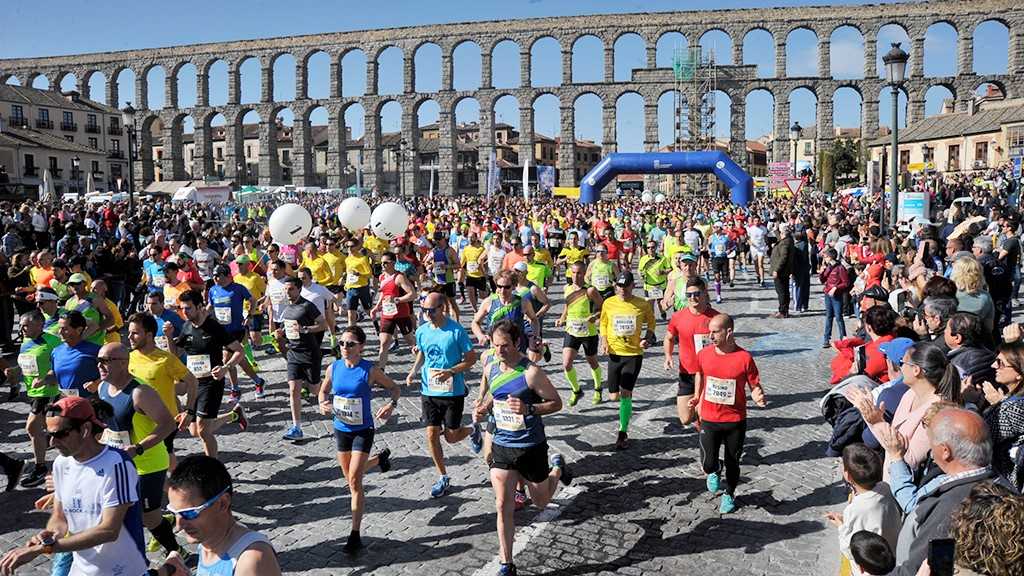 Los atletas, tomando la salida en la Media Maratón. / KAMARERO