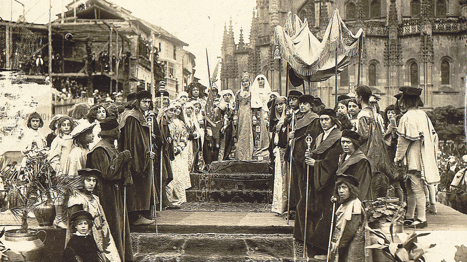 Cabalgata Histórica de la Proclamación de Isabel la Católica. Foto: Unturbe. 1916. Col. Archivo Municipal de Segovia.
