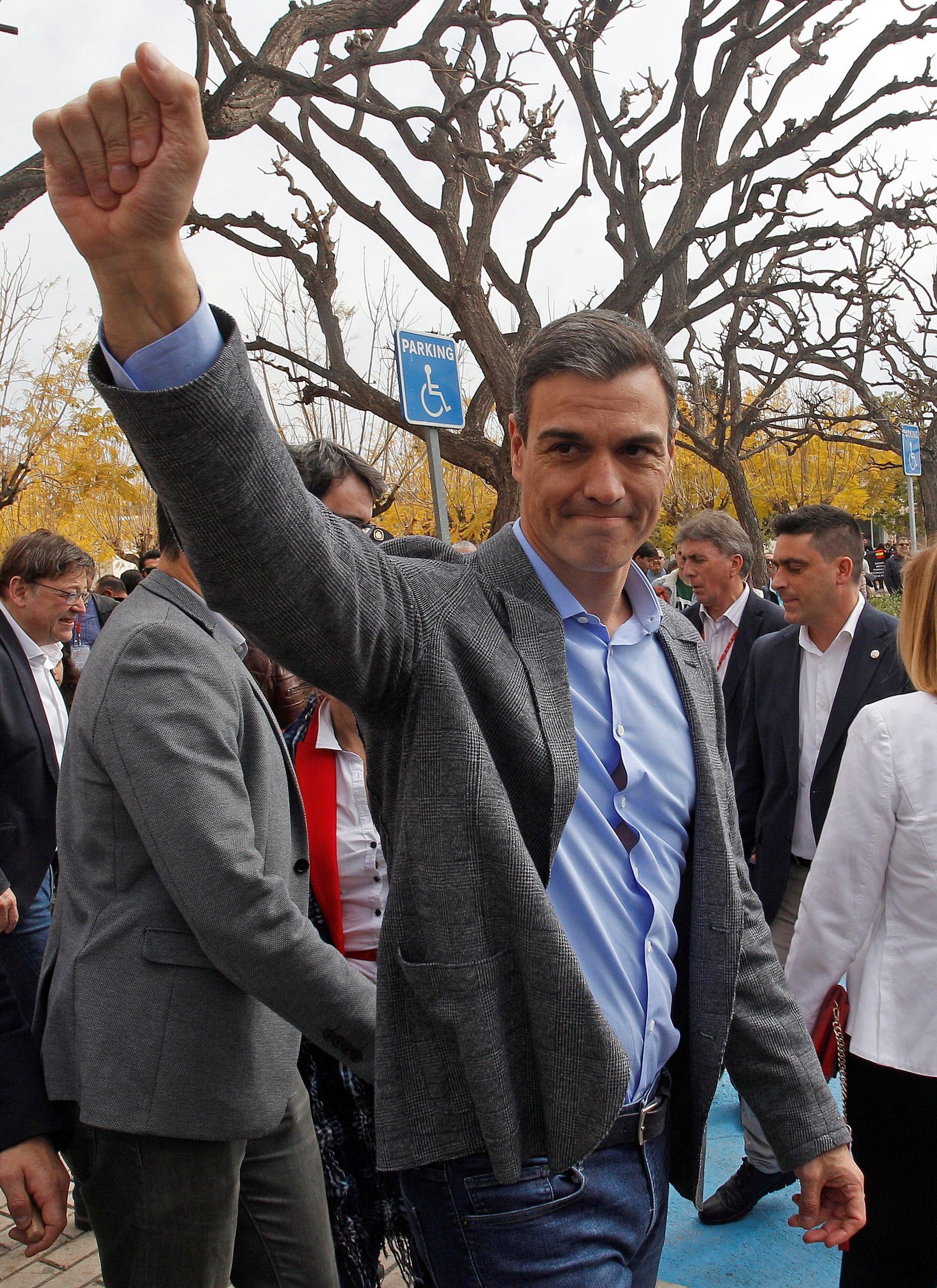 Pedro Sánchez después de su acto de precampaña ofrecido en Alicante.