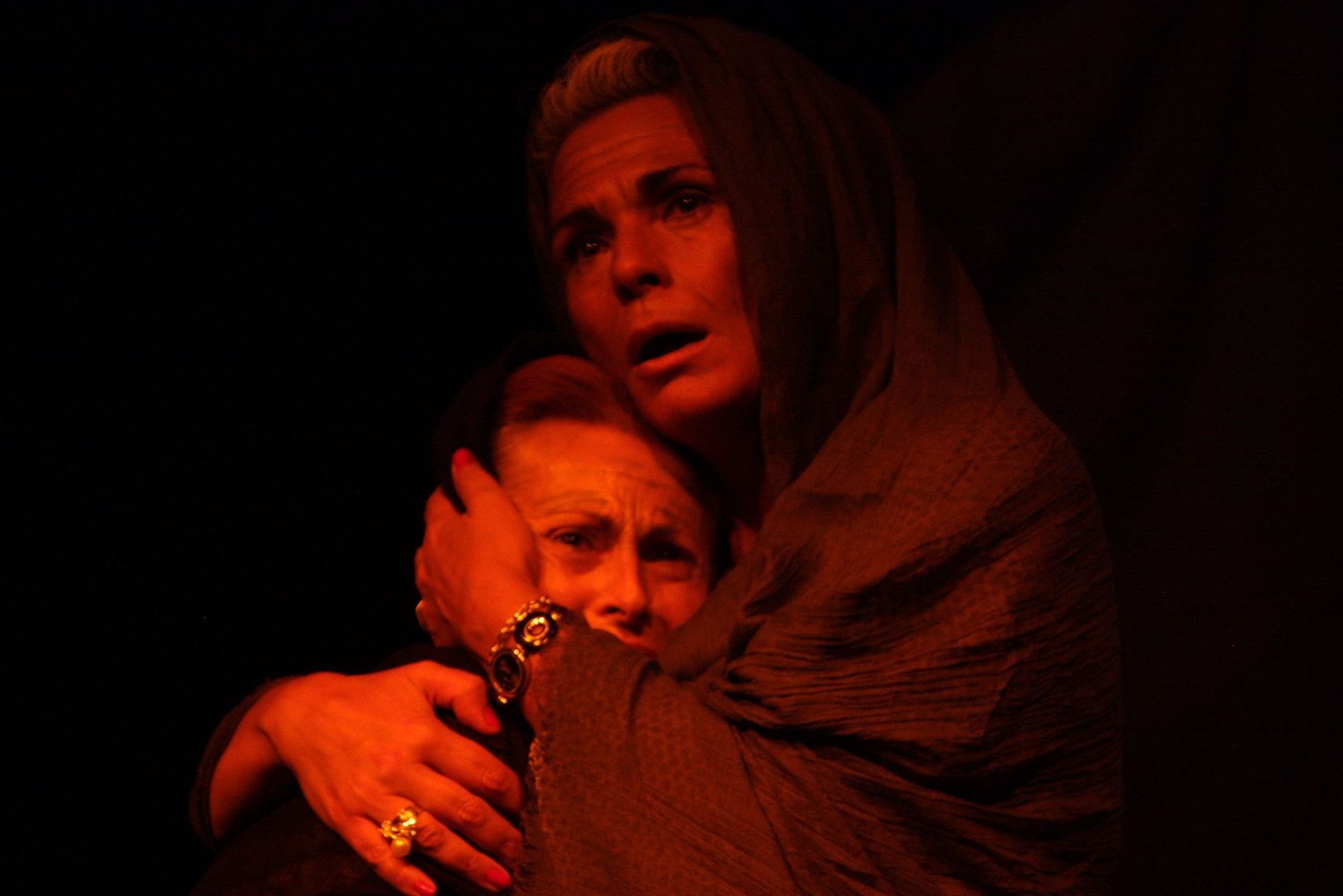 Cuatro actrices encarnan a cuatro mujeres de avanzada edad con sus pensamientos, sentimientos y preocupaciones. / Lapsus Teatro