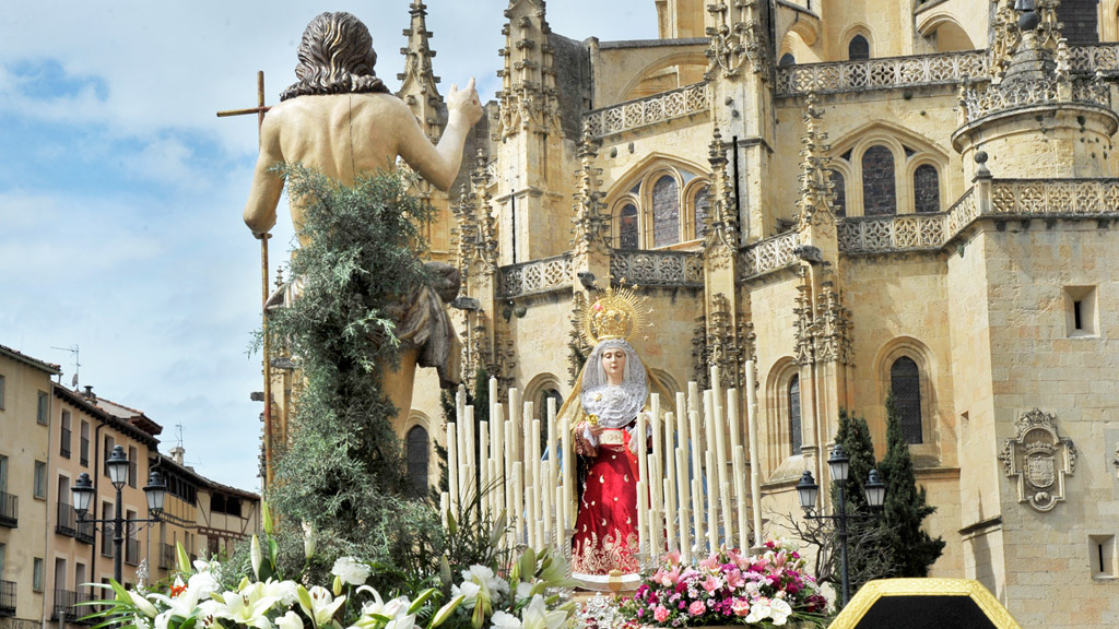 Un momento de la procesión de ayer en Segovia./KAMARERO