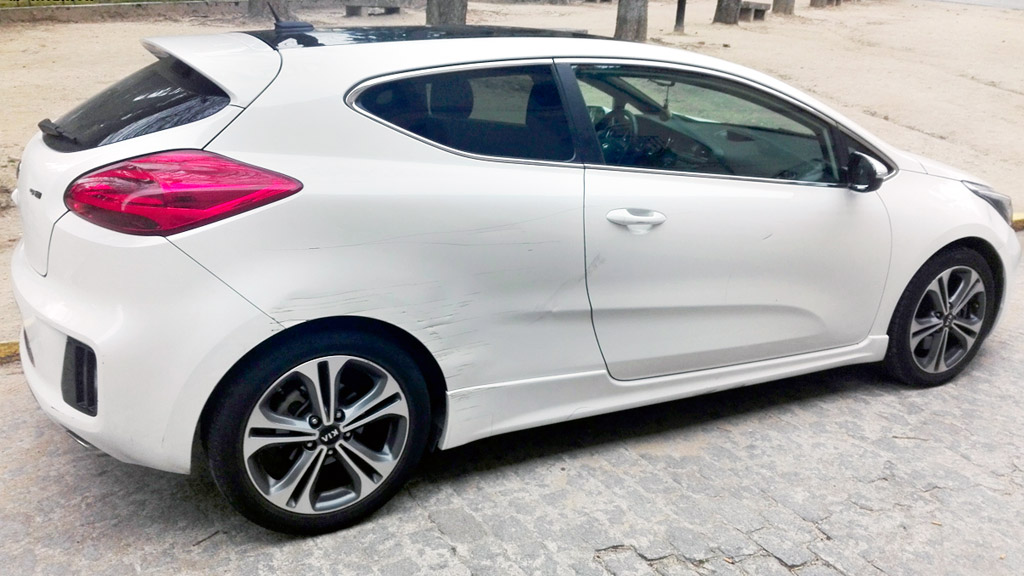 Imagen del vehículo que fue robado en Cartagena y a cuyos ocupantes se les detuvo en Segovia. / el adelantado