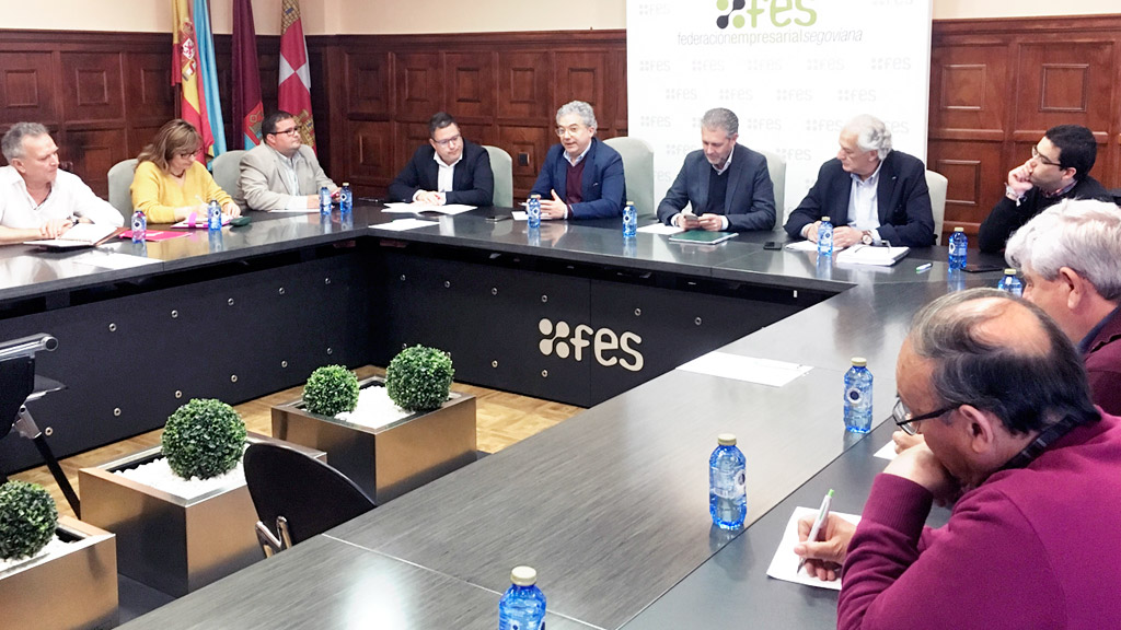 Encuentro entre la candidatura de Centrados a las Cortes Generales con la FES y al Cámara de Comercio. / El Adelantado