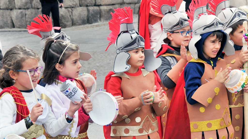 Batucada en la plaza del Azoguejo. / KAMARERO