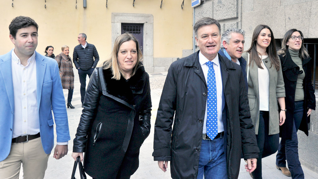 Los integrantes de la candidatura del Partido Popular de Segovia a las Cortes regionales tras presentar su lista.