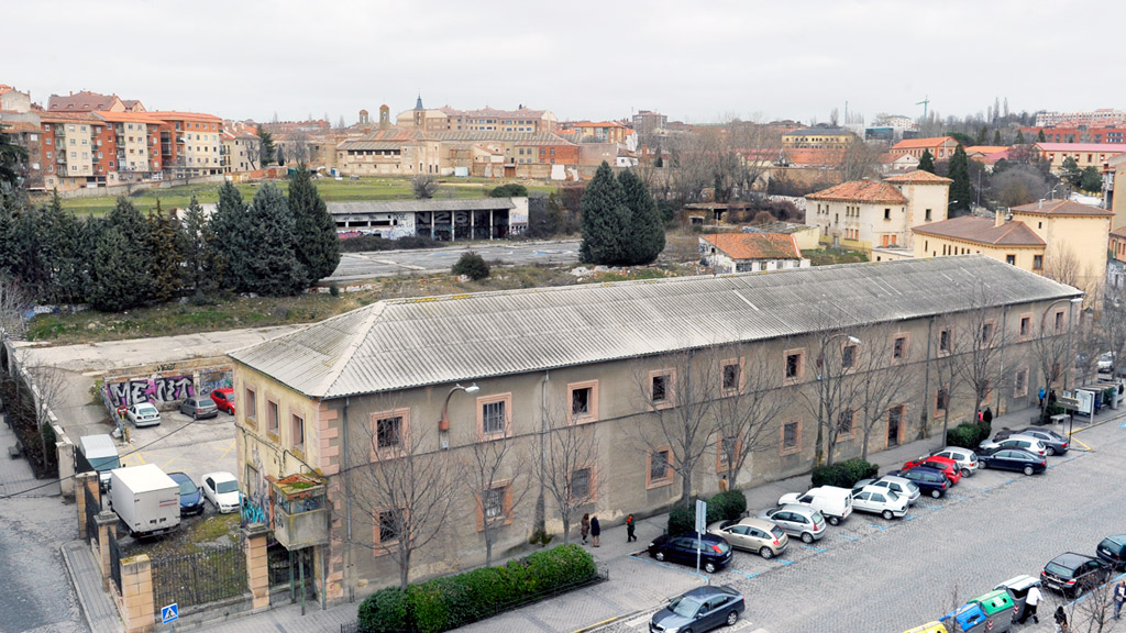 Acuartelamiento de ‘Los Leones’ en la zona del antiguo regimiento, junto al Campus María Zambrano de la UVa. / Kamarero