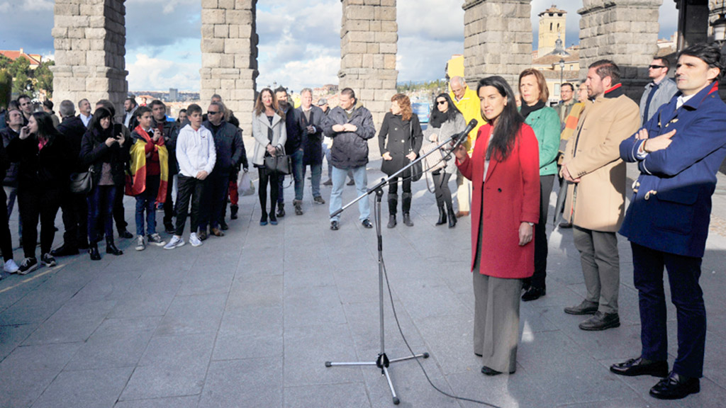 Rocío Monasterio, junto a los candidatos del partido. / Kamarero