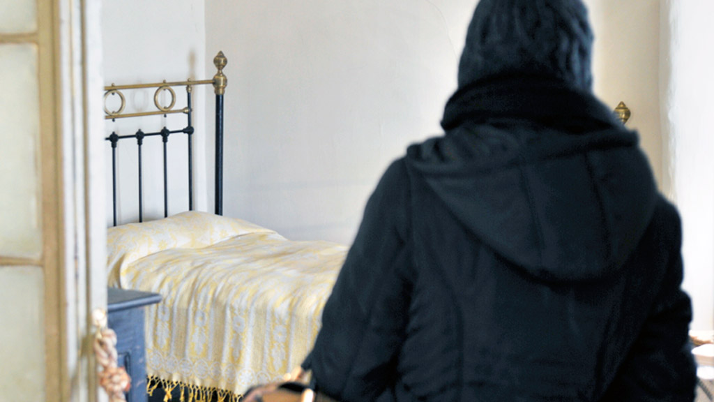 Una visitante contempla el dormitorio de la Casa-Museo de Machado. / Kamarero