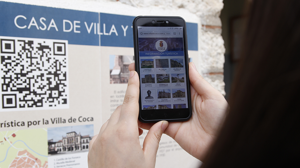 Los nuevos puntos de información turística dan acceso a una página web con información relevante de la villa.