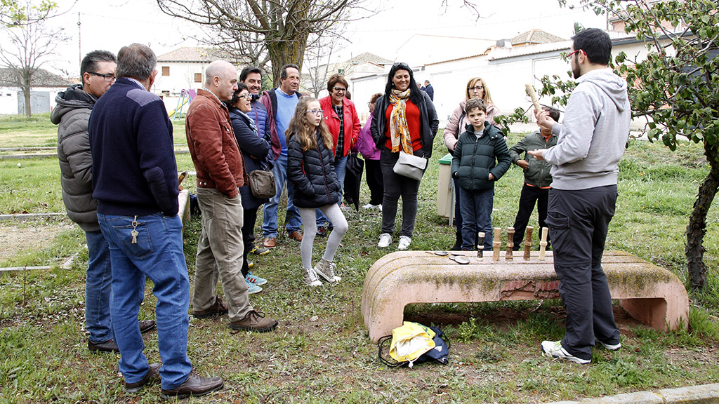 Mayores y pequeños disfrutaron de los juegos durante toda la jornada.