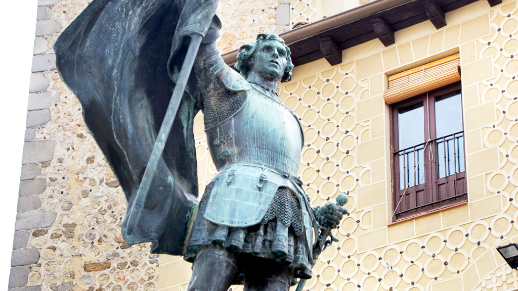 En la Plaza de las Sirenas se encuentra la estatua de Juan Bravo, quien encabezó el levantamiento en Segovia. / KAMARERO