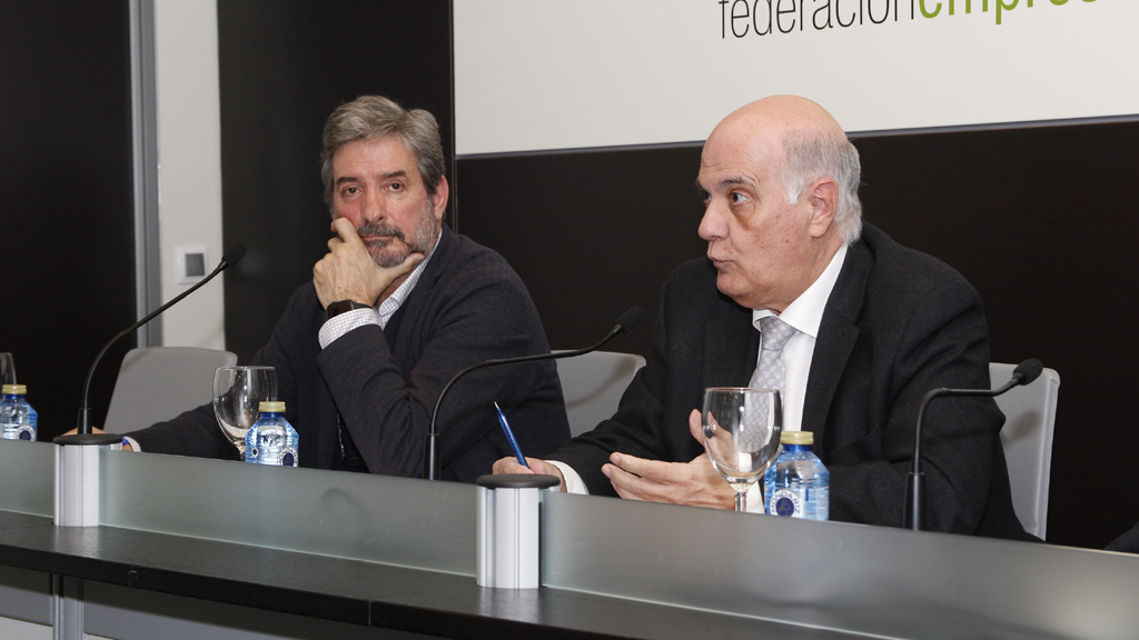 Eloy Torán, asesor jurídico de FES, y Francisco Javier Puente de Pinedo, inspector jefe de Trabajo. / Nerea Llorente