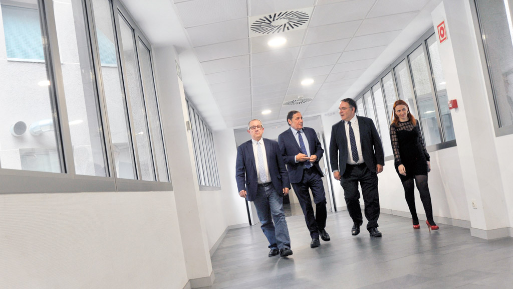 El consejero de Sanidad, Antonio María Sáez Aguado, en el Hospital General. / KAMARERO