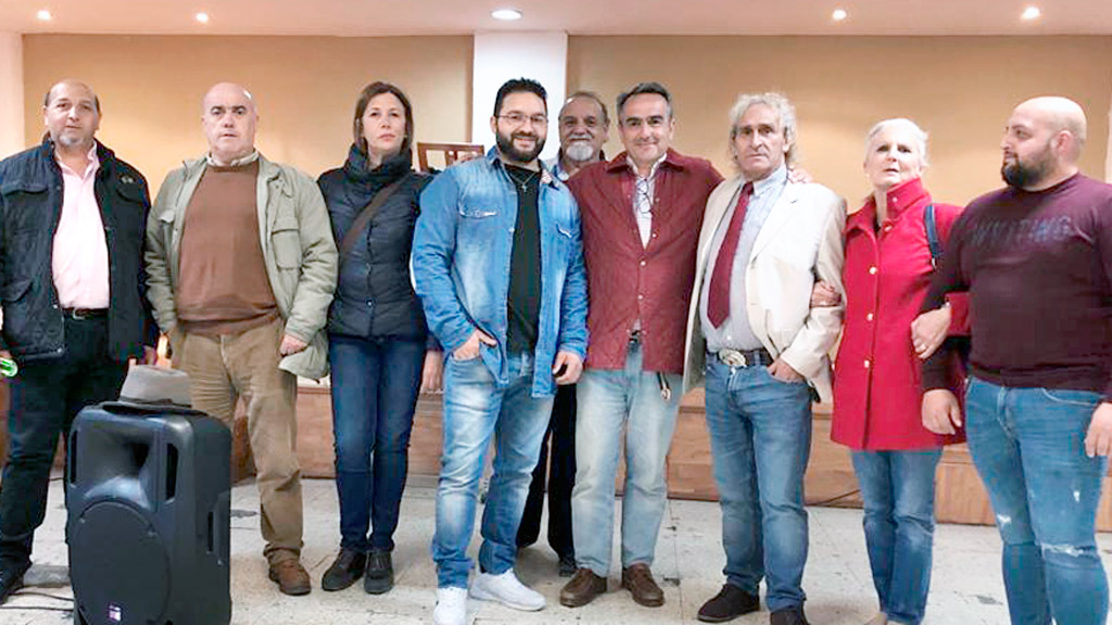 Vox, con los gitanos de Segovia 1 11 2 elecciones vox con gitanos