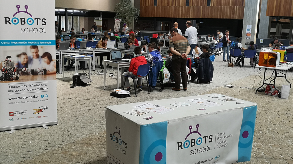 El encuentro reunió a cerca de un centenar de participantes en el Campus María Zambrano. / E. A.