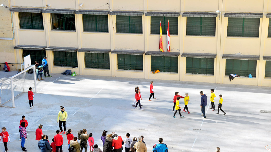 El colegio  ‘Fray Juan de la Cruz’ es un centro promotor de salud que favorece la alimentación equilibrada y la actividad al aire libre. / KAMARERO