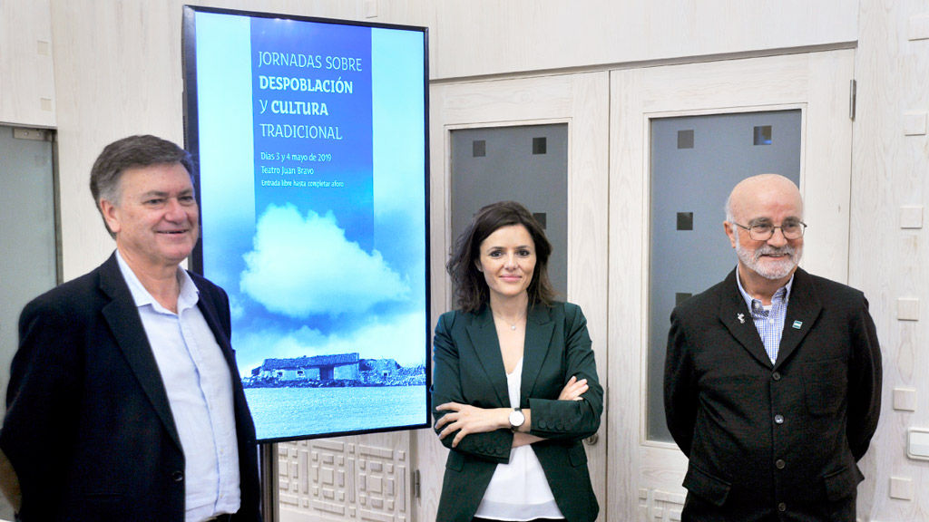 Desde la izquierda: Francisco Vázquez, Sara Dueñas y Honorio Velasco ayer en la presentación del evento.