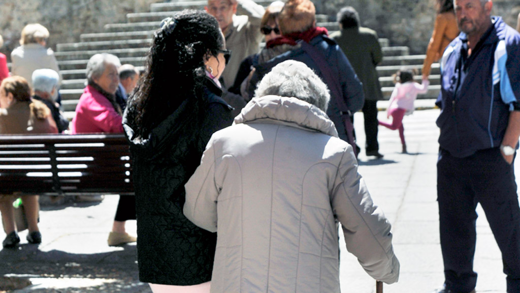 El programa está dirigido principalmente a personas mayores. / Kamarero